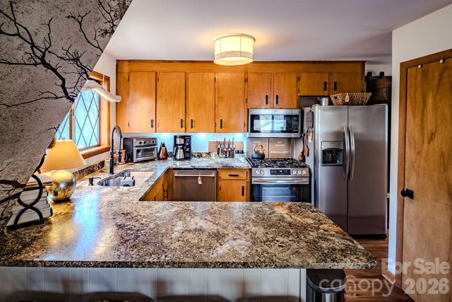 20 Lady Slipper Loop, Newland, NC 28657