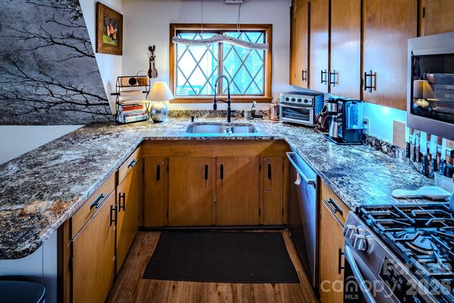 20 Lady Slipper Loop, Newland, NC 28657