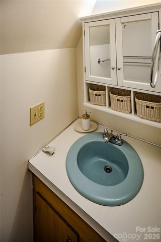 20 Lady Slipper Loop, Newland, NC 28657