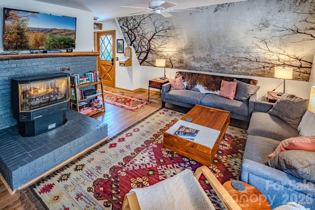 20 Lady Slipper Loop, Newland, NC 28657