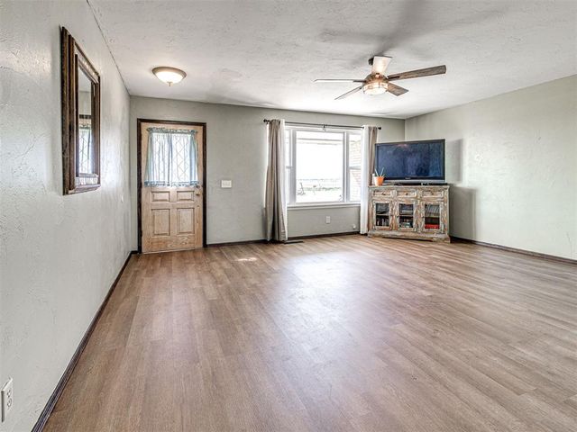 9620 N Calumet Road, Calumet, OK 73014