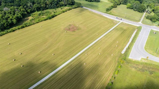 6286 Cox Rd, Arrington, TN 37014