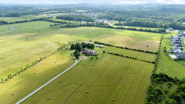 6286 Cox Rd, Arrington, TN 37014