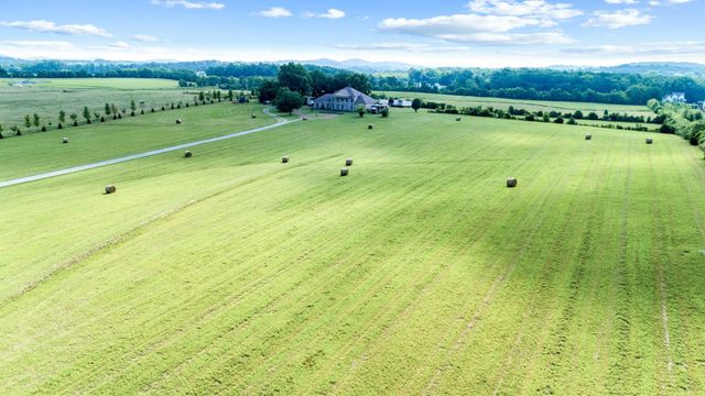 6286 Cox Rd, Arrington, TN 37014