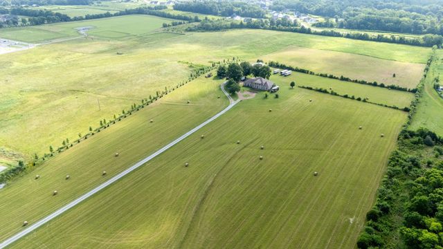 6286 Cox Rd, Arrington, TN 37014