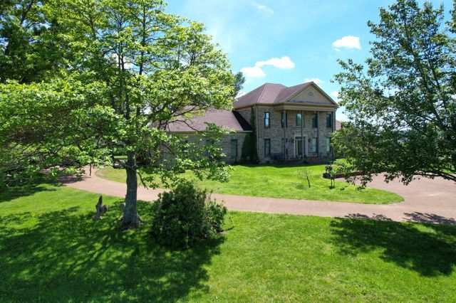 6286 Cox Rd, Arrington, TN 37014