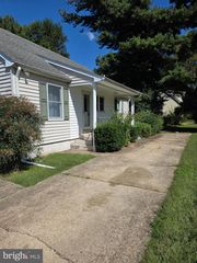706 E DIVISION ST, Dover, DE 19901