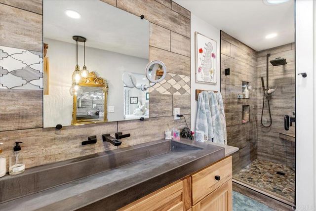 2718 Socorro Lane, Carlsbad, CA 92009