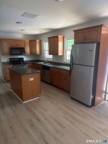 17 Sheas Lane, Norwich, CT 06380
