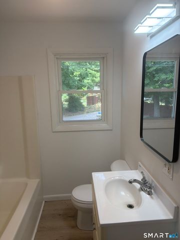 17 Sheas Lane, Norwich, CT 06380