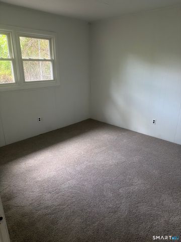 17 Sheas Lane, Norwich, CT 06380