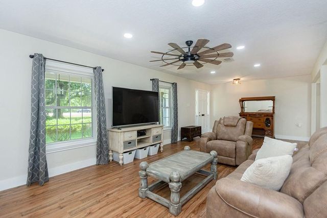 220 Oyster Creek Drive, Lake Jackson, TX 77566