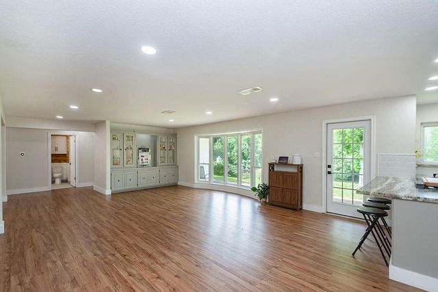 220 Oyster Creek Drive, Lake Jackson, TX 77566