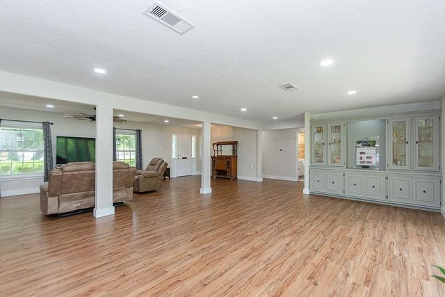 220 Oyster Creek Drive, Lake Jackson, TX 77566