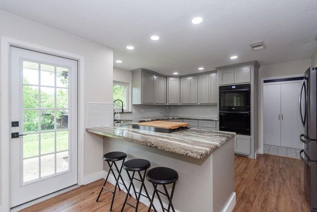 220 Oyster Creek Drive, Lake Jackson, TX 77566