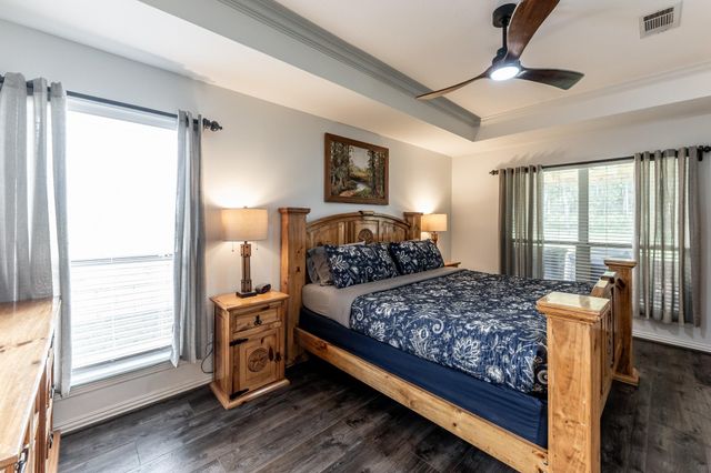 1977 Greentree Drive, Huntsville, TX 77340