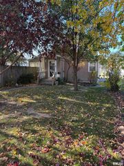 2362 BARKER Street, Clinton, IA 52732