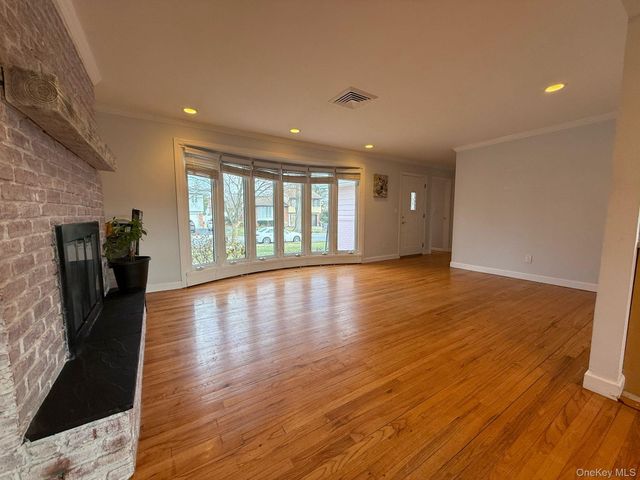 4 Edna Drive, Syosset, NY 11791