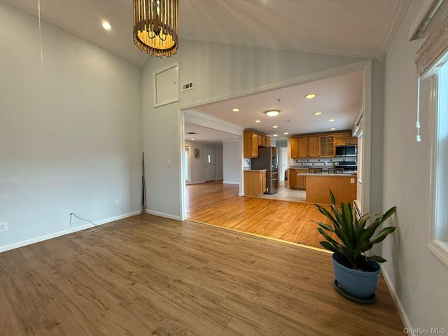 4 Edna Drive, Syosset, NY 11791