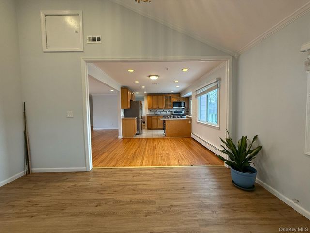 4 Edna Drive, Syosset, NY 11791