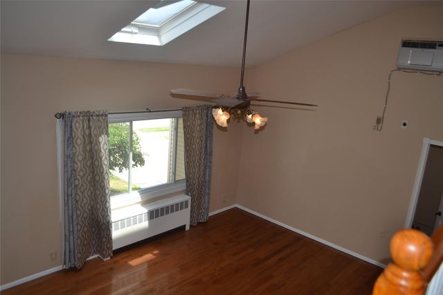 16 Frank Avenue, Farmingdale, NY 11735