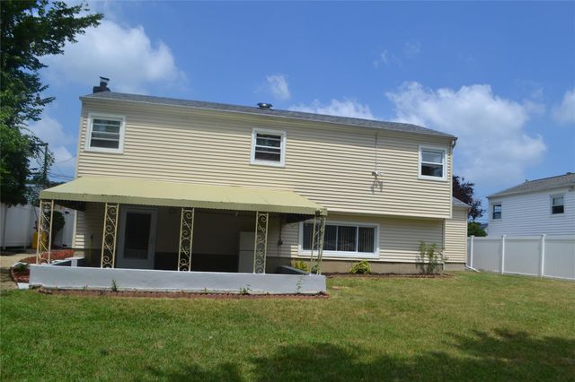 16 Frank Avenue, Farmingdale, NY 11735