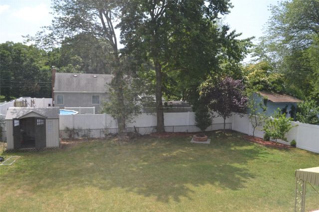 16 Frank Avenue, Farmingdale, NY 11735