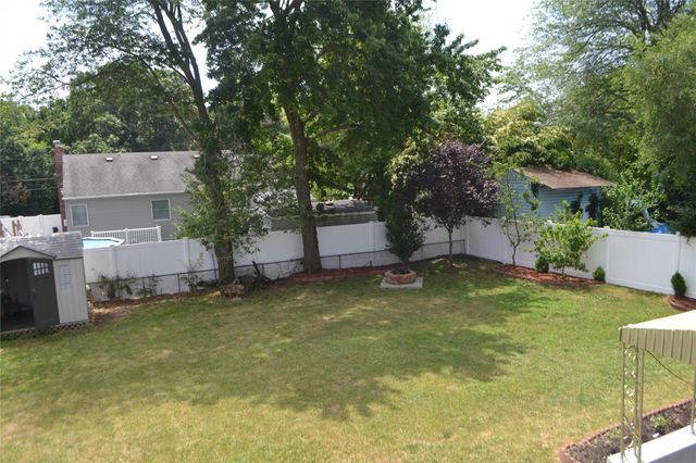 16 Frank Avenue, Farmingdale, NY 11735