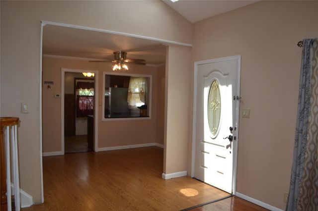 16 Frank Avenue, Farmingdale, NY 11735