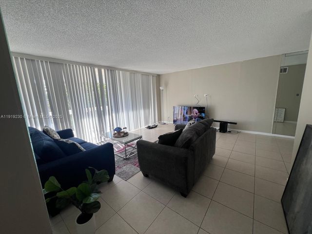 7051 Environ Blvd 433, Lauderhill, FL 33319