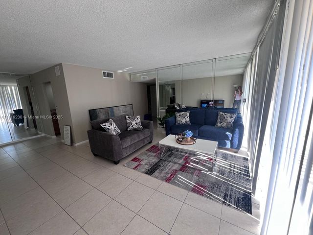 7051 Environ Blvd 433, Lauderhill, FL 33319