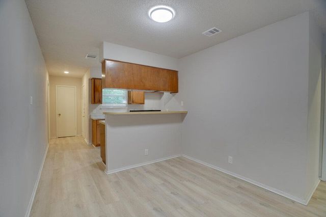 1206 Westcott DR B, Round Rock, TX 78664