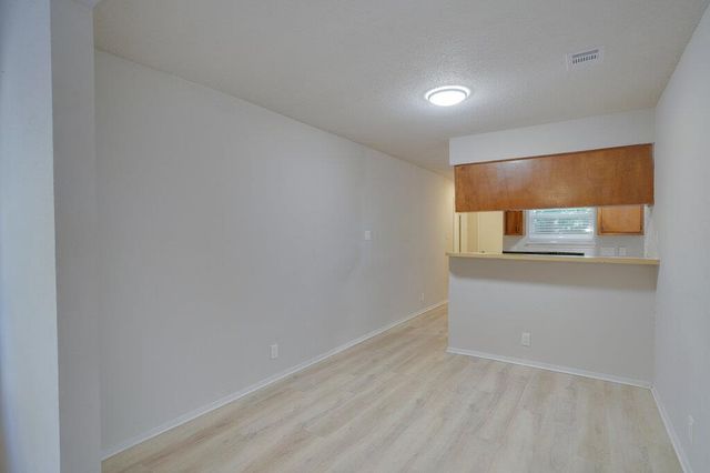 1206 Westcott DR B, Round Rock, TX 78664
