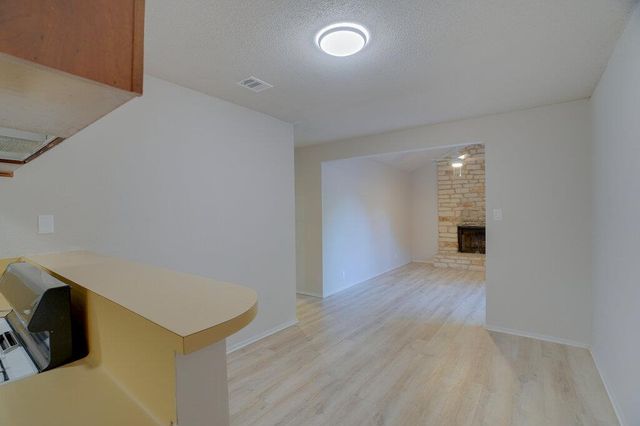 1206 Westcott DR B, Round Rock, TX 78664