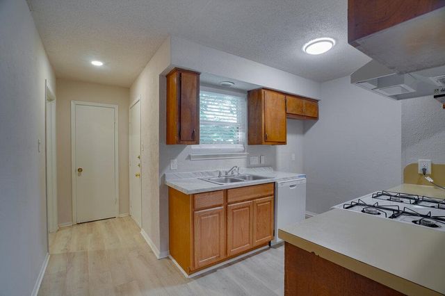 1206 Westcott DR B, Round Rock, TX 78664