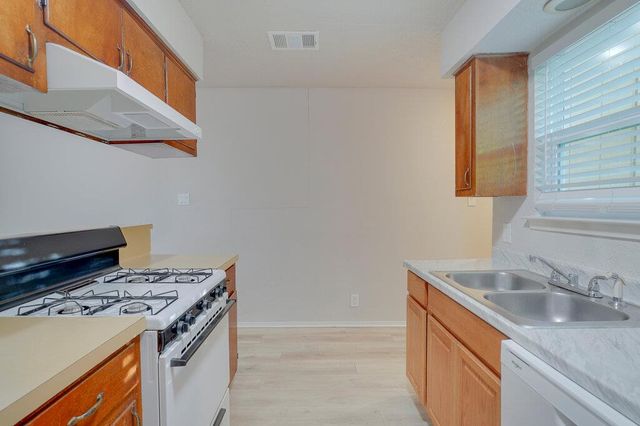 1206 Westcott DR B, Round Rock, TX 78664