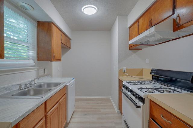 1206 Westcott DR B, Round Rock, TX 78664