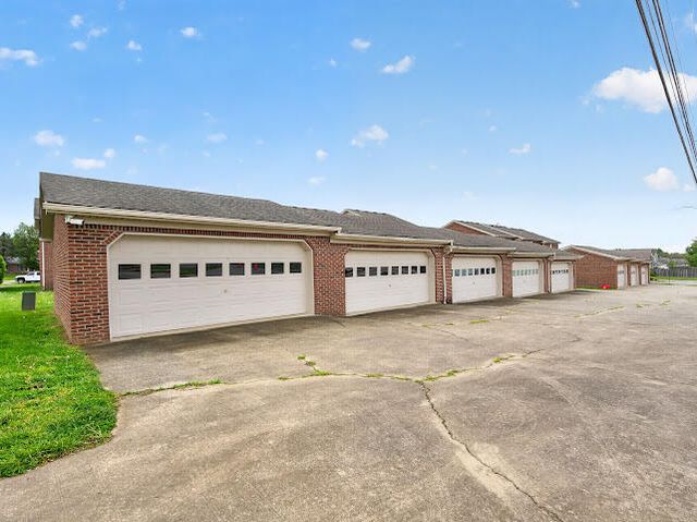 502 Tecumseh Trail E, Versailles, KY 40383