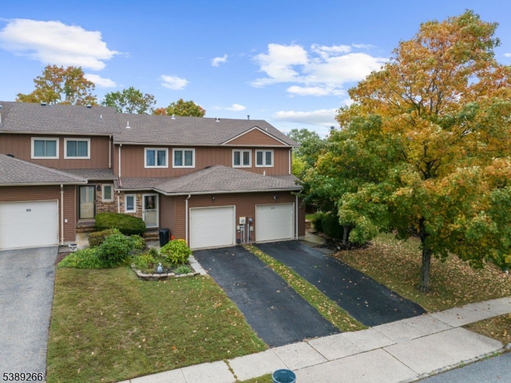 84 Saxonney Cir, Raritan Twp., NJ 08822