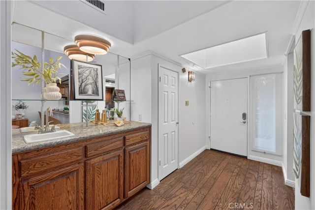 1655 Clark 324, Long Beach, CA 90815
