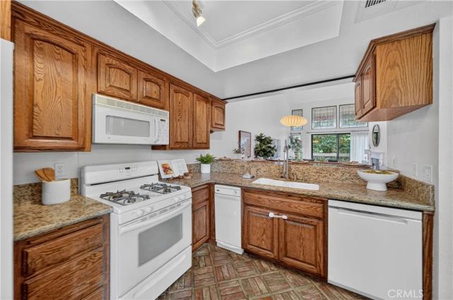 1655 Clark 324, Long Beach, CA 90815