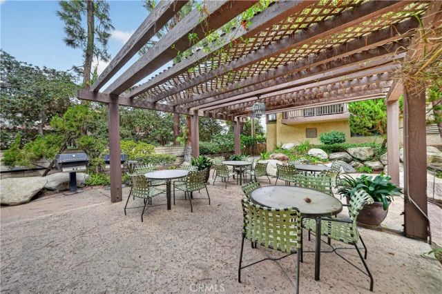 1655 Clark 324, Long Beach, CA 90815