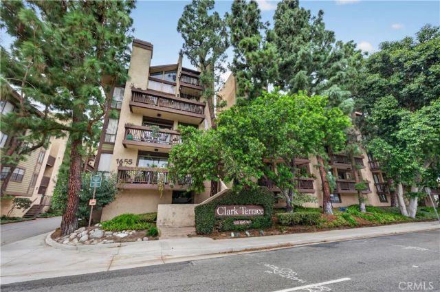 1655 Clark 324, Long Beach, CA 90815