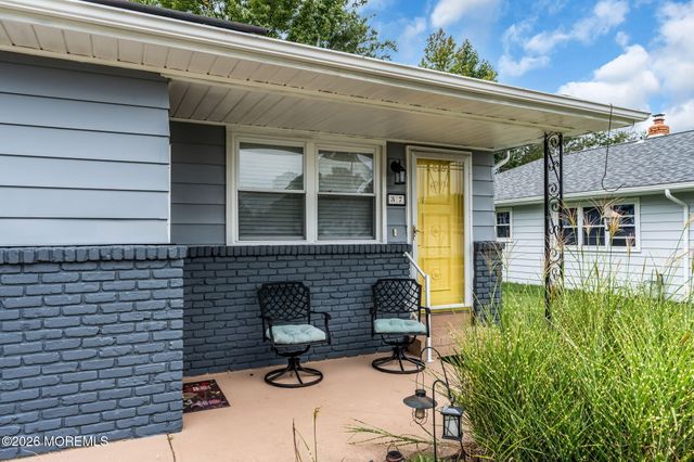 37 Scarborough Place, Toms River, NJ 08757