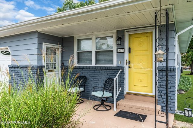 37 Scarborough Place, Toms River, NJ 08757