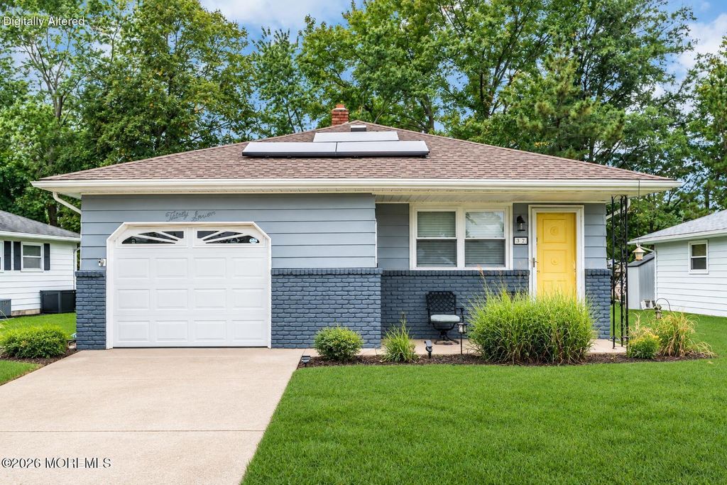 37 Scarborough Place, Toms River, NJ 08757