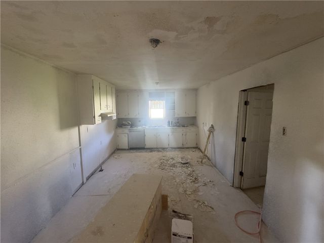 1051 S Whitney St, Aransas Pass, TX 78336