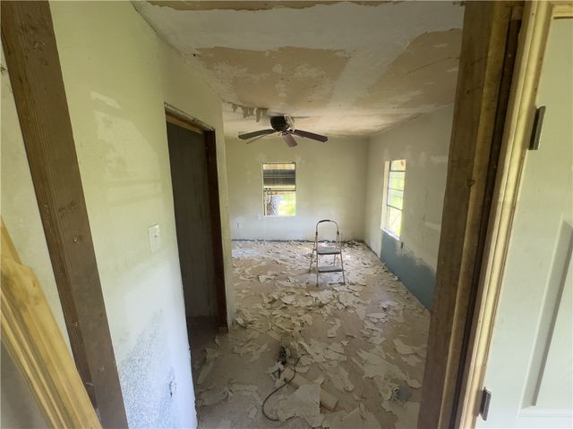 1051 S Whitney St, Aransas Pass, TX 78336