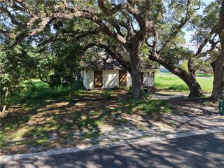 1051 S Whitney St, Aransas Pass, TX 78336