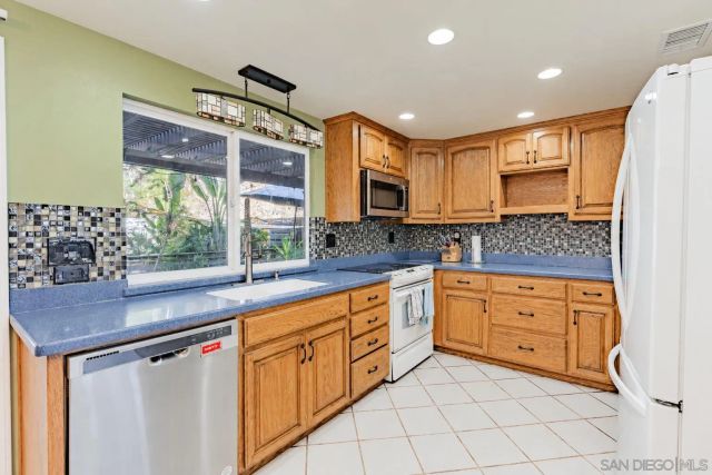 9212 Palomino Ridge Dr, Lakeside, CA 92040